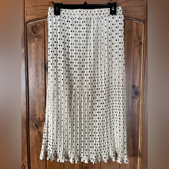 Sweet Rain Dresses & Skirts - Sweet Rain broom skirt/pencil skirt. Size L. Beige/black